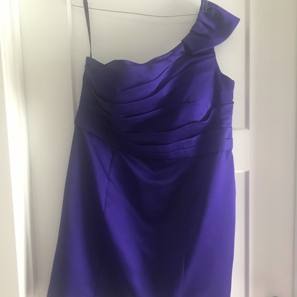 Formal dresses - Picture 1 of 6